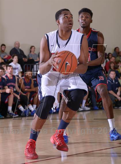 Thumbnail 2 in Brentwood School vs. Bellarmine-Jefferson (MaxPreps Holiday Classic) photogallery.