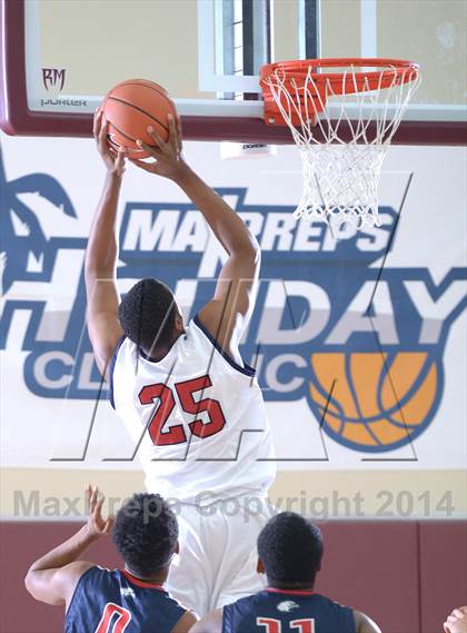 Thumbnail 1 in Brentwood School vs. Bellarmine-Jefferson (MaxPreps Holiday Classic) photogallery.