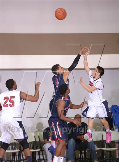 Thumbnail 2 in Brentwood School vs. Bellarmine-Jefferson (MaxPreps Holiday Classic) photogallery.