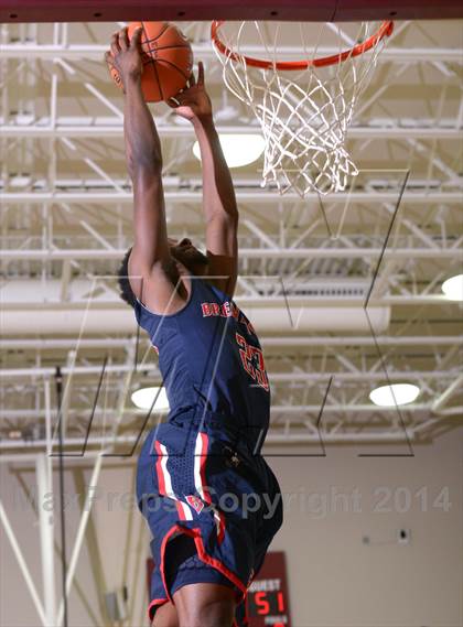 Thumbnail 3 in Brentwood School vs. Bellarmine-Jefferson (MaxPreps Holiday Classic) photogallery.