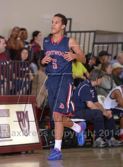Thumbnail 1 in Brentwood School vs. Bellarmine-Jefferson (MaxPreps Holiday Classic) photogallery.