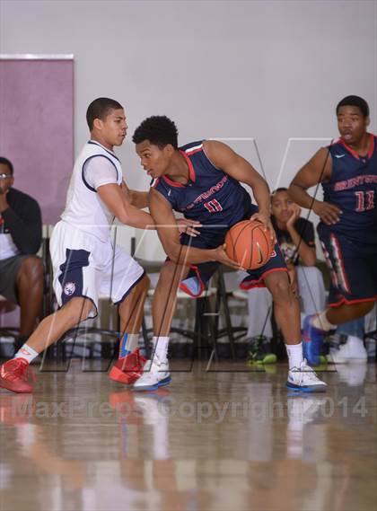Thumbnail 2 in Brentwood School vs. Bellarmine-Jefferson (MaxPreps Holiday Classic) photogallery.