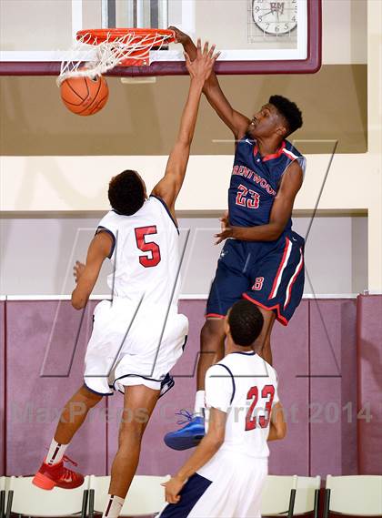 Thumbnail 1 in Brentwood School vs. Bellarmine-Jefferson (MaxPreps Holiday Classic) photogallery.