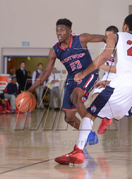 Thumbnail 2 in Brentwood School vs. Bellarmine-Jefferson (MaxPreps Holiday Classic) photogallery.
