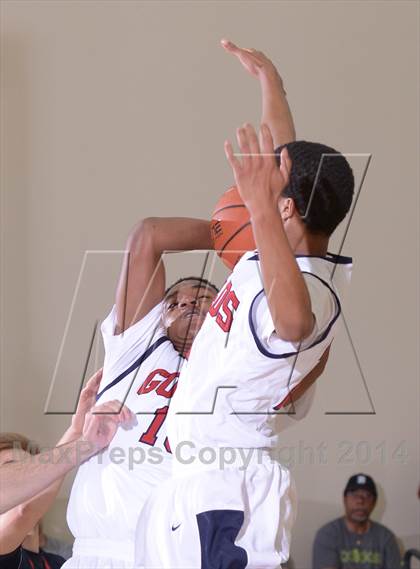 Thumbnail 1 in Brentwood School vs. Bellarmine-Jefferson (MaxPreps Holiday Classic) photogallery.