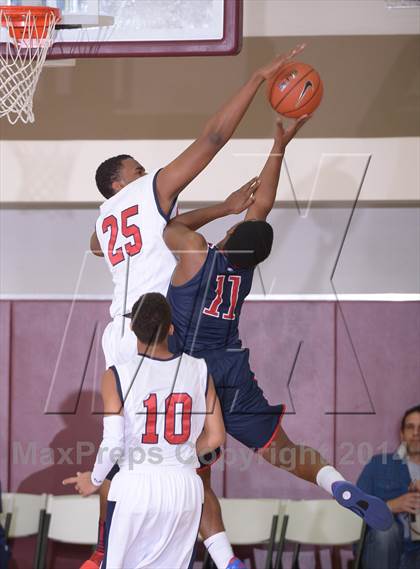 Thumbnail 2 in Brentwood School vs. Bellarmine-Jefferson (MaxPreps Holiday Classic) photogallery.