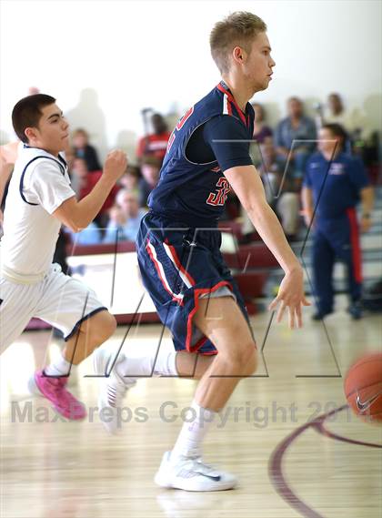 Thumbnail 1 in Brentwood School vs. Bellarmine-Jefferson (MaxPreps Holiday Classic) photogallery.