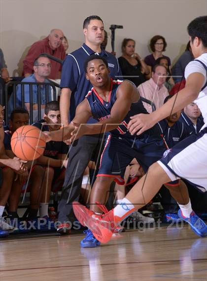 Thumbnail 1 in Brentwood School vs. Bellarmine-Jefferson (MaxPreps Holiday Classic) photogallery.