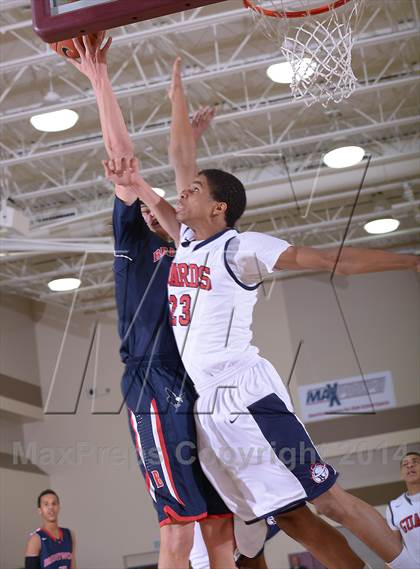 Thumbnail 2 in Brentwood School vs. Bellarmine-Jefferson (MaxPreps Holiday Classic) photogallery.