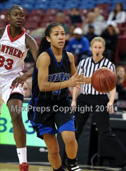 Thumbnail 1 in Windward vs. St. Mary's (CIF State D4 Final) photogallery.