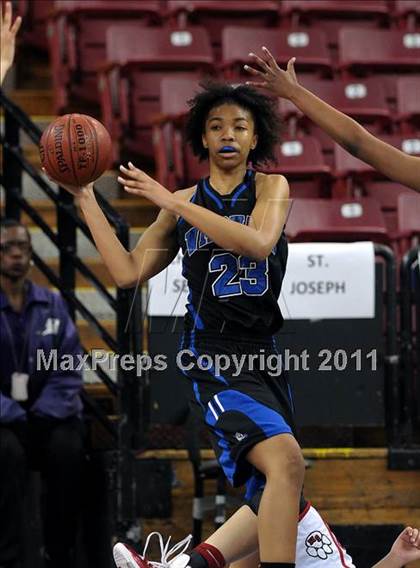 Thumbnail 1 in Windward vs. St. Mary's (CIF State D4 Final) photogallery.