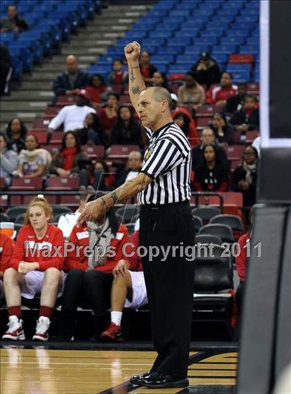 Thumbnail 3 in Windward vs. St. Mary's (CIF State D4 Final) photogallery.