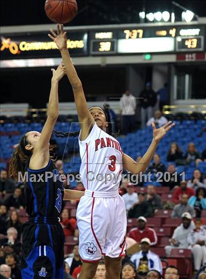 Thumbnail 1 in Windward vs. St. Mary's (CIF State D4 Final) photogallery.
