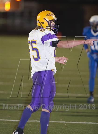 Thumbnail 3 in Glenwood City vs. Pittsville (WIAA D7 Level 4 Playoff) photogallery.