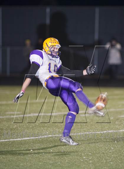 Thumbnail 3 in Glenwood City vs. Pittsville (WIAA D7 Level 4 Playoff) photogallery.