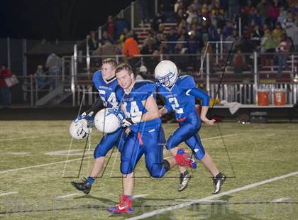 Thumbnail 3 in Glenwood City vs. Pittsville (WIAA D7 Level 4 Playoff) photogallery.