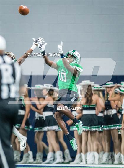 Thumbnail 3 in Carroll vs. DeSoto (UIL 6A DII Area Playoff) photogallery.