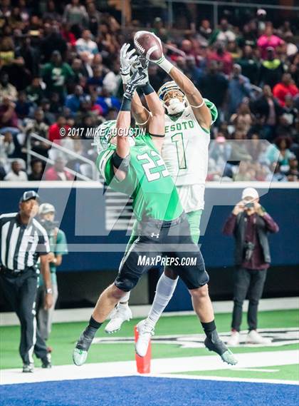 Thumbnail 2 in Carroll vs. DeSoto (UIL 6A DII Area Playoff) photogallery.