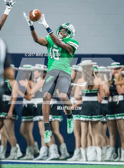 Thumbnail 1 in Carroll vs. DeSoto (UIL 6A DII Area Playoff) photogallery.