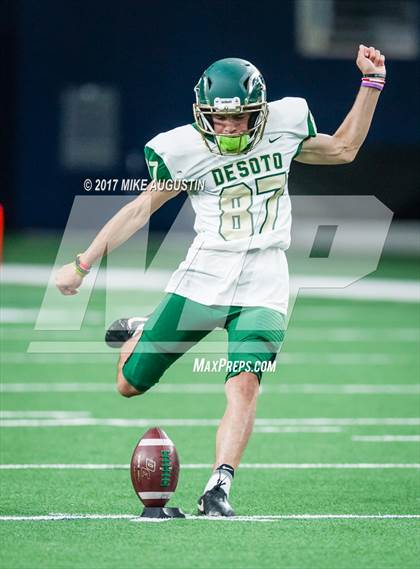 Thumbnail 3 in Carroll vs. DeSoto (UIL 6A DII Area Playoff) photogallery.
