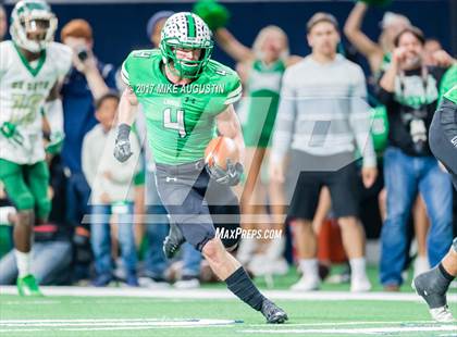 Thumbnail 3 in Carroll vs. DeSoto (UIL 6A DII Area Playoff) photogallery.