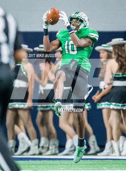Thumbnail 3 in Carroll vs. DeSoto (UIL 6A DII Area Playoff) photogallery.