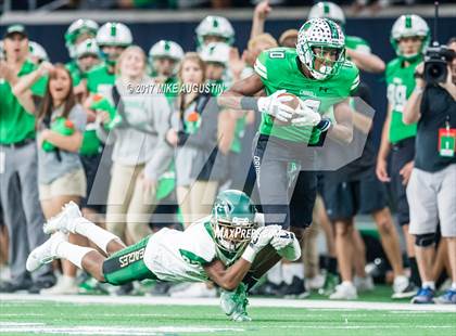 Thumbnail 3 in Carroll vs. DeSoto (UIL 6A DII Area Playoff) photogallery.