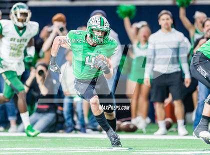 Thumbnail 2 in Carroll vs. DeSoto (UIL 6A DII Area Playoff) photogallery.