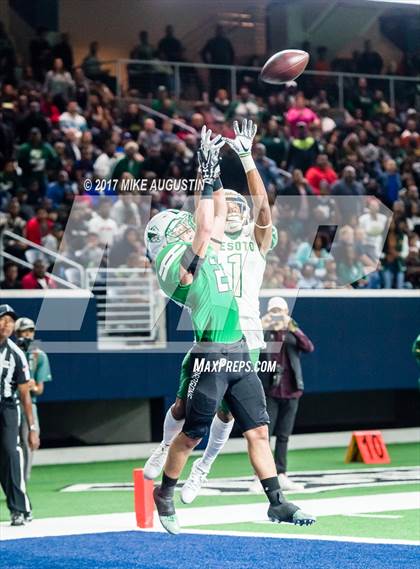 Thumbnail 1 in Carroll vs. DeSoto (UIL 6A DII Area Playoff) photogallery.