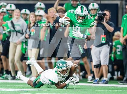 Thumbnail 1 in Carroll vs. DeSoto (UIL 6A DII Area Playoff) photogallery.
