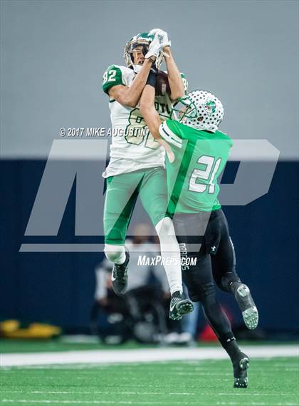 Thumbnail 2 in Carroll vs. DeSoto (UIL 6A DII Area Playoff) photogallery.