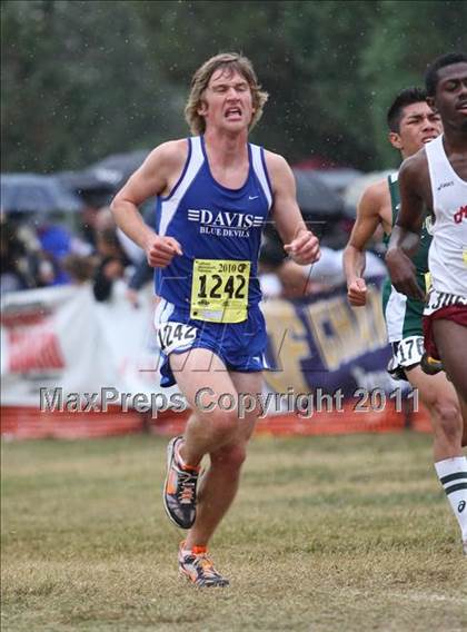 Thumbnail 1 in CIF State Cross Country Championships (D1 Boys) photogallery.