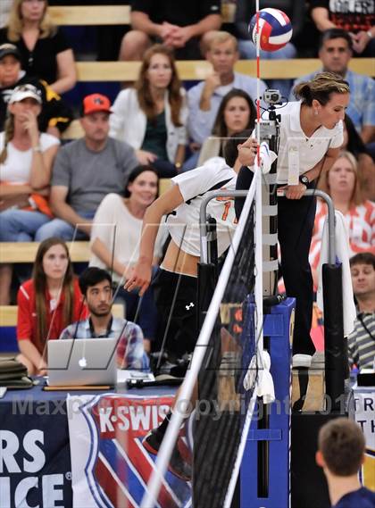 Thumbnail 1 in Huntington Beach vs Loyola (CIF SoCal Regional D1 Final) photogallery.