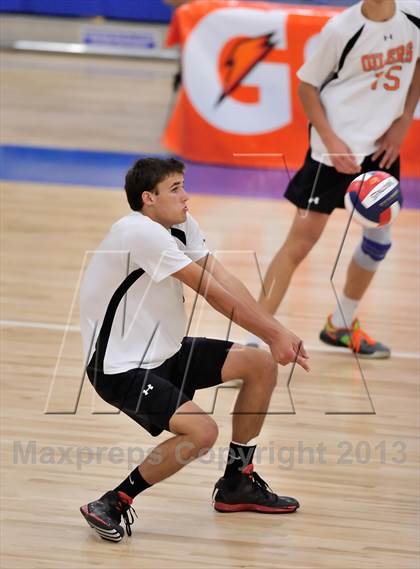 Thumbnail 1 in Huntington Beach vs Loyola (CIF SoCal Regional D1 Final) photogallery.