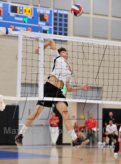 Thumbnail 1 in Huntington Beach vs Loyola (CIF SoCal Regional D1 Final) photogallery.