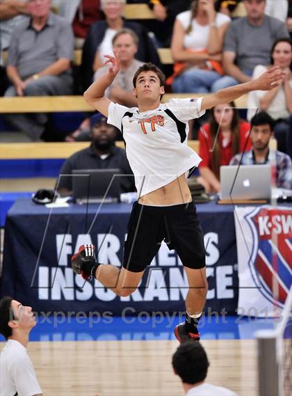 Thumbnail 3 in Huntington Beach vs Loyola (CIF SoCal Regional D1 Final) photogallery.
