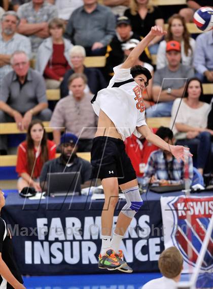 Thumbnail 1 in Huntington Beach vs Loyola (CIF SoCal Regional D1 Final) photogallery.
