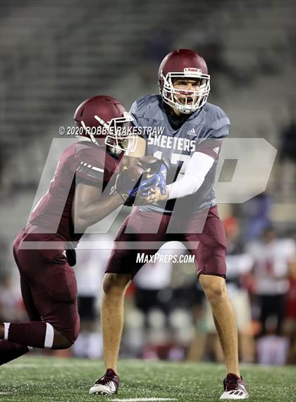 Thumbnail 2 in Lake Highlands vs Mesquite (Scrimmage) photogallery.