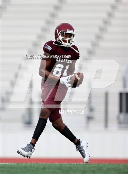 Thumbnail 2 in Lake Highlands vs Mesquite (Scrimmage) photogallery.