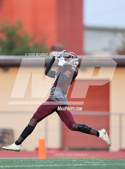 Thumbnail 1 in Lake Highlands vs Mesquite (Scrimmage) photogallery.