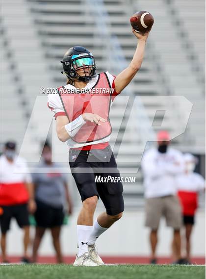 Thumbnail 2 in Lake Highlands vs Mesquite (Scrimmage) photogallery.