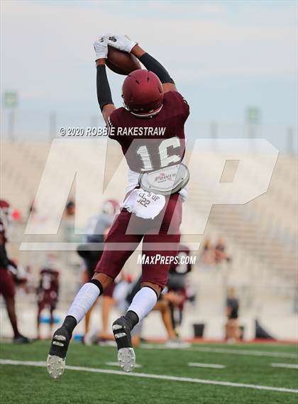 Thumbnail 1 in Lake Highlands vs Mesquite (Scrimmage) photogallery.