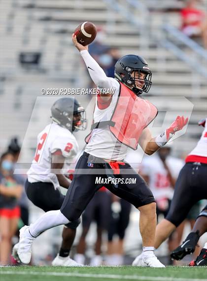 Thumbnail 3 in Lake Highlands vs Mesquite (Scrimmage) photogallery.
