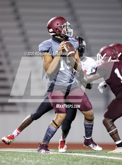Thumbnail 2 in Lake Highlands vs Mesquite (Scrimmage) photogallery.