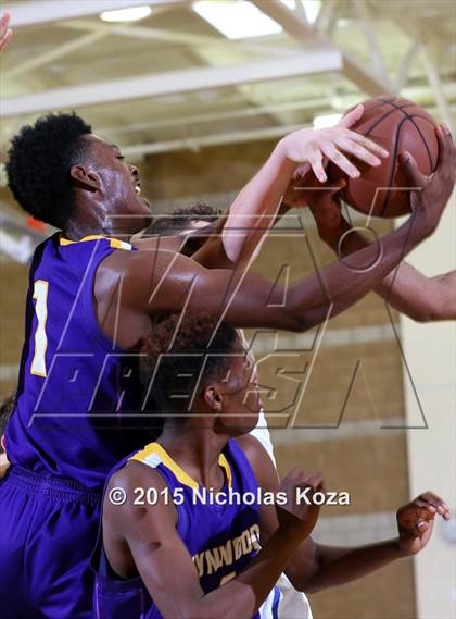 Thumbnail 1 in Lynwood vs. El Camino Real (Pacific Shores Tournament) photogallery.