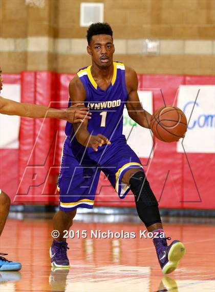 Thumbnail 2 in Lynwood vs. El Camino Real (Pacific Shores Tournament) photogallery.
