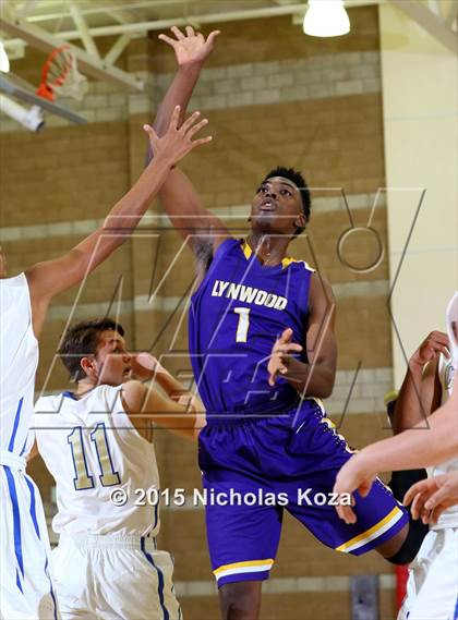 Thumbnail 2 in Lynwood vs. El Camino Real (Pacific Shores Tournament) photogallery.