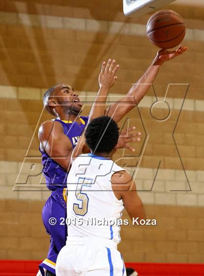 Thumbnail 2 in Lynwood vs. El Camino Real (Pacific Shores Tournament) photogallery.
