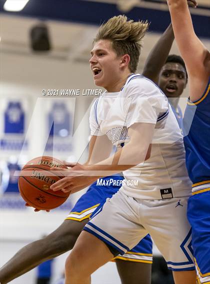 Thumbnail 3 in Newport Central Catholic @ Highlands photogallery.