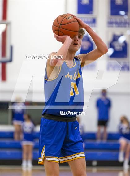 Thumbnail 2 in Newport Central Catholic @ Highlands photogallery.
